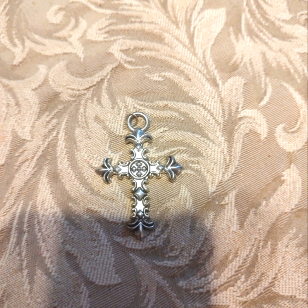 ▫️✝️▫️Beautiful Vintage Ornate Silver Metal Cross Pendant - Picture 2 of 9